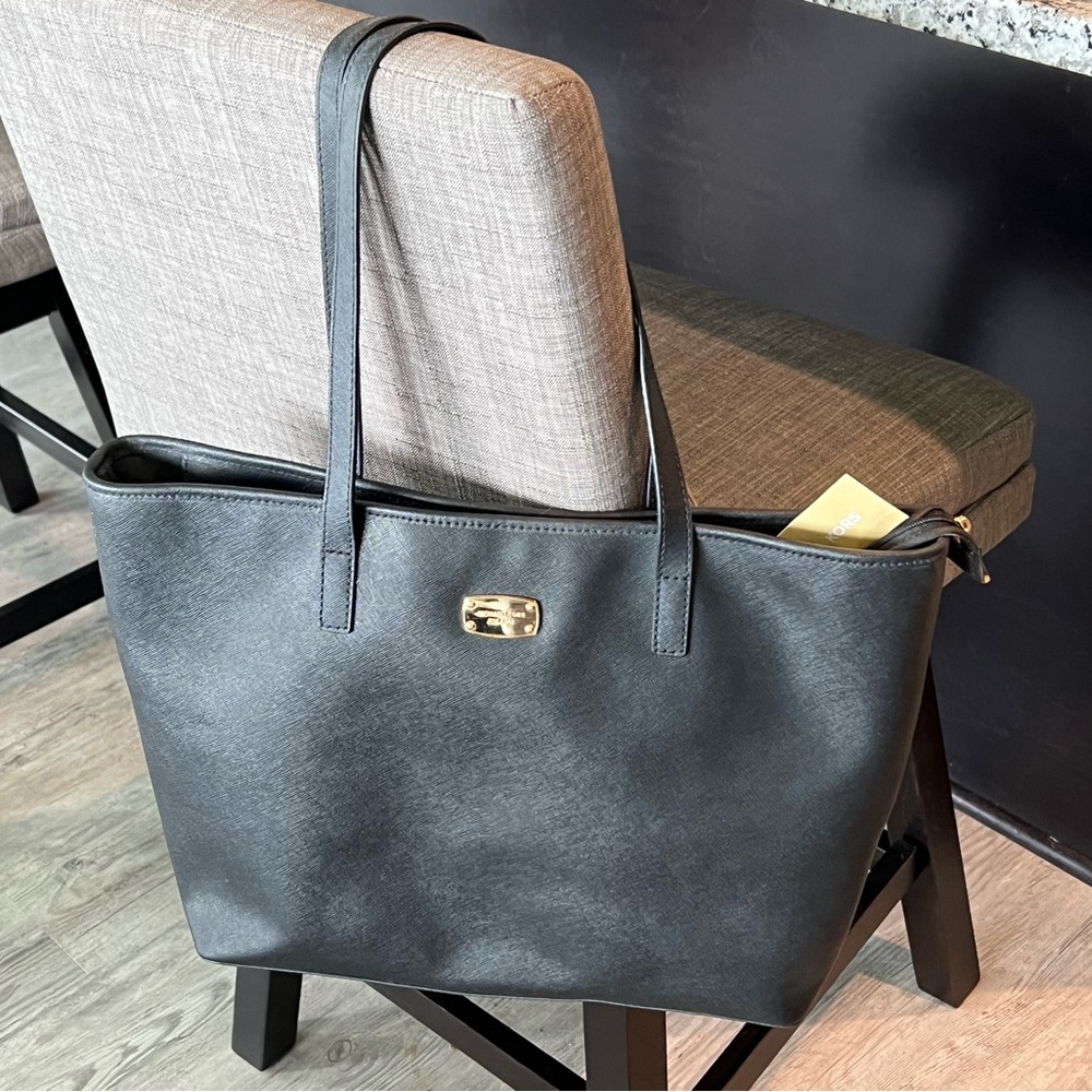 Black Michael Kor purse